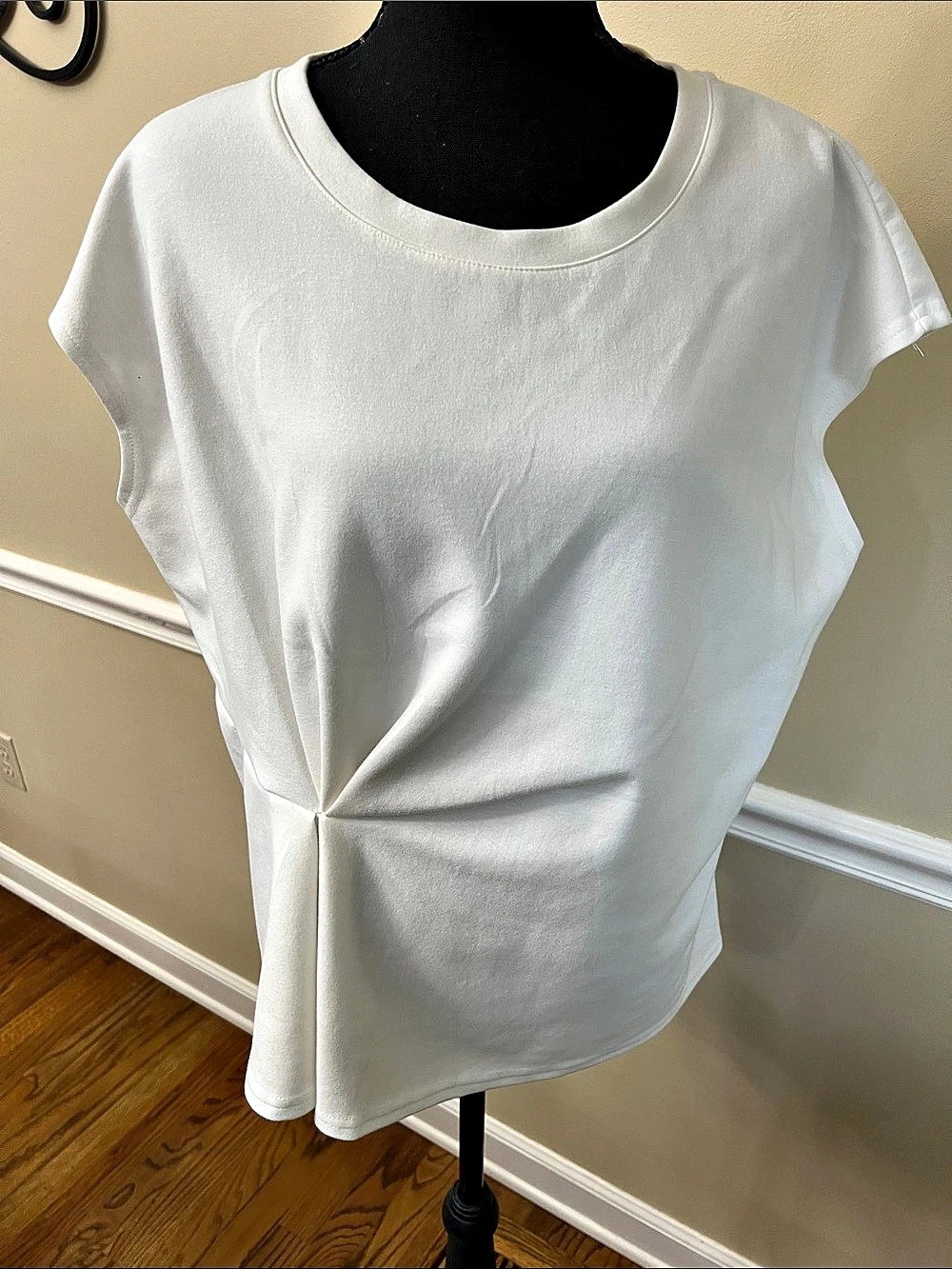 Modern Works Twist Front Top in White XL Like New